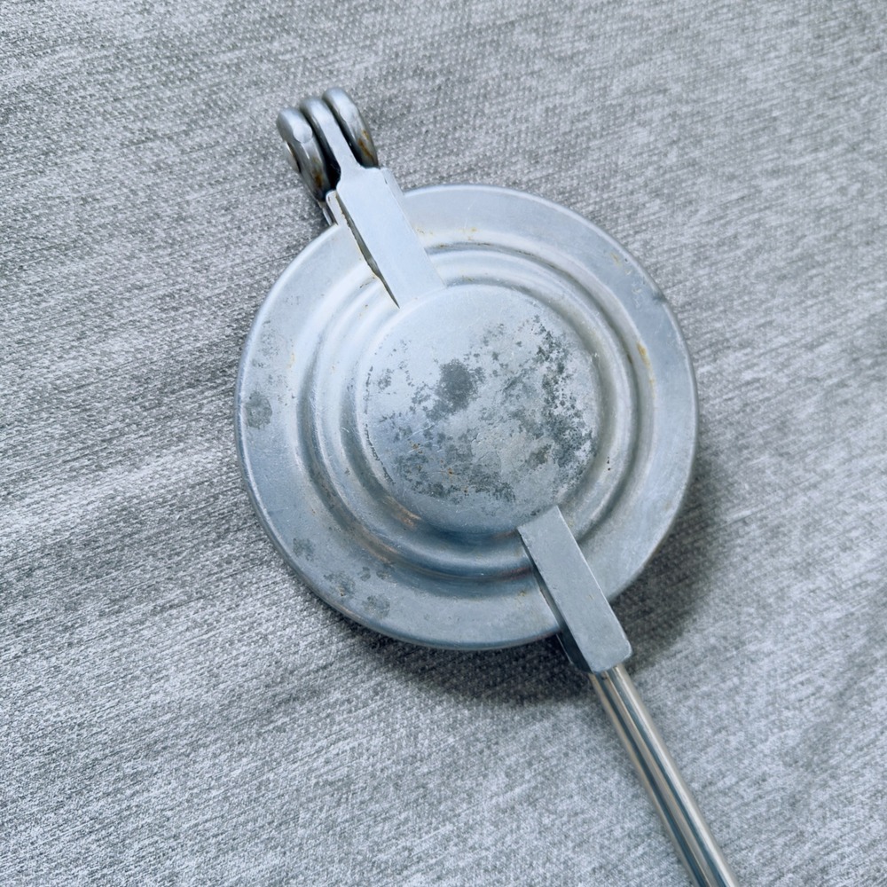 Vintage Toas-Tite Sandwich Toaster Cast Aluminum Pie Iron Campfire Tool Bakelite - Picture 17 of 17